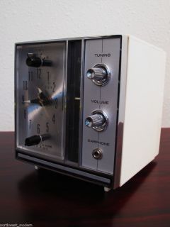 Mid Century modern ELGIN analog AM alarm Clock radio Eames Era Retro