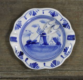 Delft Blue Hand Painted Holland Ashtray with 2 Small Shoes