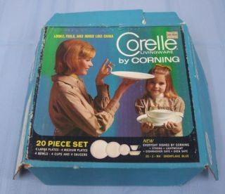  Vintage Corelle Livingware Snowflake Blue 20 Piece Set Empty Box