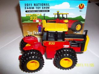 Ertl 1 64 farm toy tractor Versatile 935 with duals 2011 National Farm