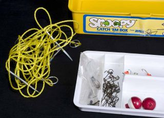  Snoopy Catch Em Fishing Tackle Box Tray Hooks Bobber Weights