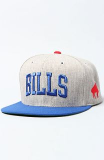 Mitchell & Ness The Buffalo Bills Basic Arch 2T Snapback in Grey
