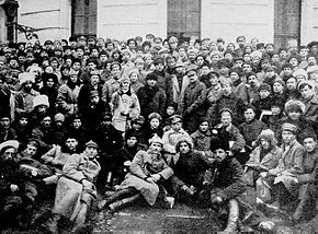lenin with trotsky and soldiers in petrograd 1921