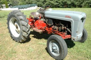 FORD NAA 1953 GOLDEN JUBILEE TRACTOR WITH WAGNER LOADER AND SHERMAN