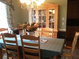 BROYHILL FONTANA DINING ROOM SET OBLONG TABLE, 8 CHAIRS, CHINA CABINET