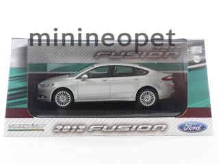 Greenlight 86028 2013 13 Ford Fusion 1 43 with Display Case Silver