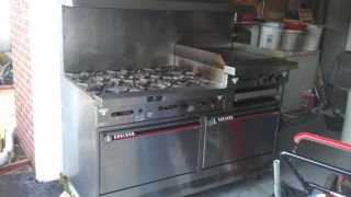 Commercial 6 Burner Gas Range w Grill Top