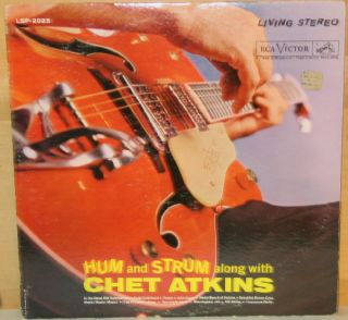 Hum and Strum with Chet Atkins LP Record LSP 2025 VFN