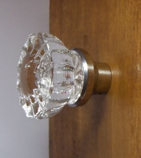 Fluted Crystal Single Knob on Bifold Doors Cabinets