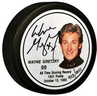 Wayne Gretzky Autographed Commemorative Puck   Limited Edition     Los