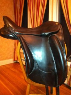 Used Hennig Classic Dressage Saddle 18 inch Seat Adjustable