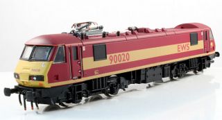 Hornby OO Class 90 020 EWS Electric Locomotive