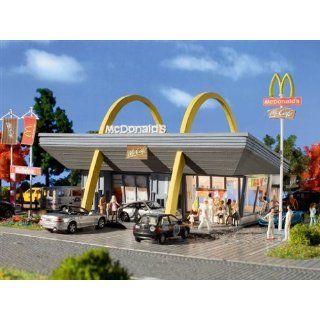 MCDONALDS RESTAURANT WITH MCDRIVE   VOLLMER HO SCALE
