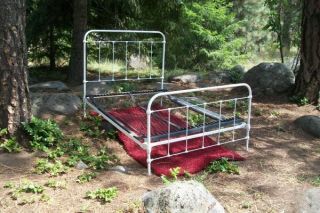 Antique Iron Bed Frame w Springs