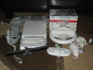 Nintendo Wii White Console w Games and Accessories