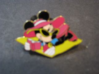 Disney Trading Pin Minnie Mouse Sunning on Beach Towel