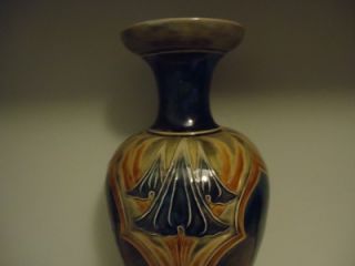 Beautiful Royal Doulton Lambeth Vase   Stunning Art Nouveau Decoration