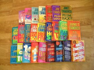 Janet Evanovich lot of 25 complete STEPHANIE PLUM series 1 18 3 PLUMs