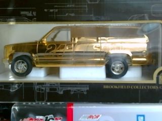 Jeff Gordon 1997 24 Champion Chevrolet Suburban Bank Gold 1 25