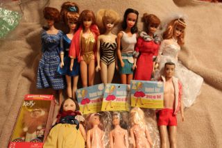 Huge Barbie Lot w/ #3 Barbie, Ponytails,Bubbles & Tons of Clothes