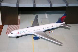 RT Delta Airlines Airplane Boeing 767 diecast 1 375 Scale New Livery