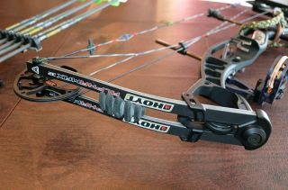 HOYT ALPHAMAX 32 28 DRAW Many Extras 18 Arrows 1 Vangaurd Case and more  
