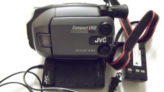 JVC GR AXM800 Compact VHS Camcorder Bundle 