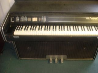 Roland MP 700 Suitcase Model Keyboard with Speakers