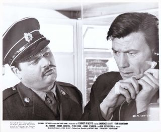 K606 George Murcell Laurence Harvey A Dandy in Aspic 1967 Movie Still