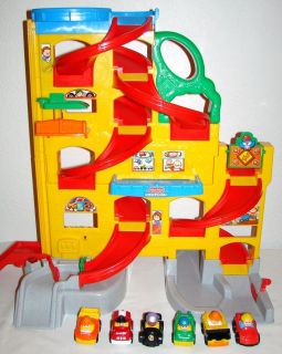 Fisher Price Little People Wheelies Stand and Play Rampway with 6