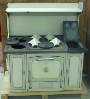 ANTIQUE MAJESTIC WOOD COOK STOVE WITH LEGS VERY GOOD SHAPE USED VERY