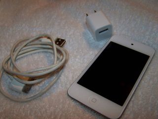 Apple iPod Touch 4th Generation 8GB White Very Good Condition