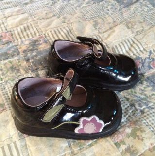 Infant Girl Size 4 Black Dress Shoes with Flower Design Look Great