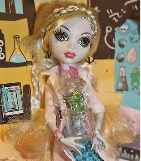 Monster High CLASSROOM Doll  Ghoulia, Frankie, Lagoona Freaky Just