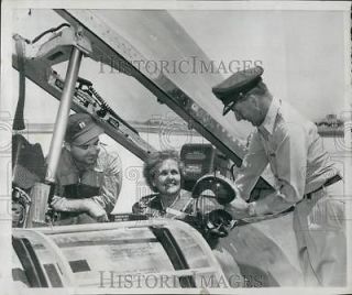 Photo Pioneer Aviatrix Ruth Nichols In 1st Jet Plane Hamilton AF