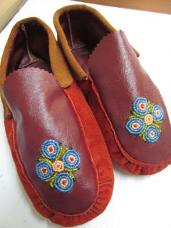 NATIVE AMERICAN COZY WARM BEADED RED MOCCASINS, 9 INCHES,WITHOUT TIES
