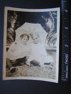 Photo 04986 early 1900s 2 tween girls sit on grass n sun w