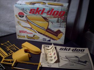 Model Kit Ski Doo Nordic 371 w/Ski Boose