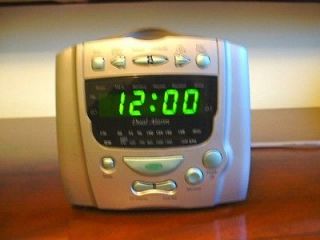 Radio Stereo Clock Radio with CD Player   CD CUBE   Dual Alarm