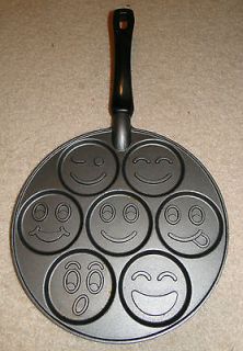 Smiley Face Pancake Maker, Great for Kids, Cooks 7 pancakes at once )