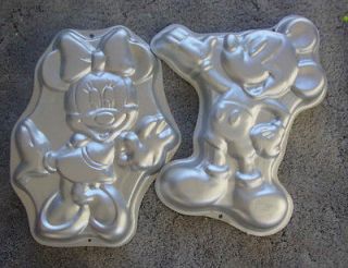 WILTON MICKEY MOUSE AND MINNIE MOUSE CAKE PAN