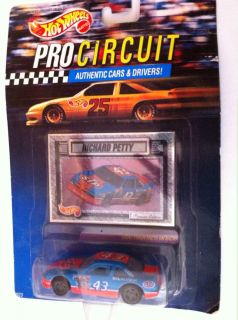 RICHARD PETTY HOT WHEELS PRO CIRCUIT #43 CAR AND COLLECTORS CARD, NIB
