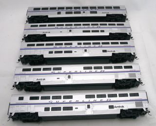  HO Set of 5 Amtrak Passenger Cars Excellent with metal wheels RB173