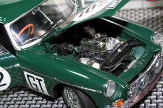 Autoart 1967 MGB GT Coupe MK II Nurburgring 1 18 Green