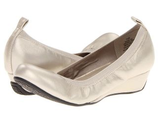Blondo Ersilia Womens Slip on Shoes (Beige)