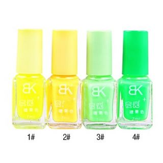 1PCS Environmental Protection Noctilucent Nail Polish(7ML,Assorted Colors)